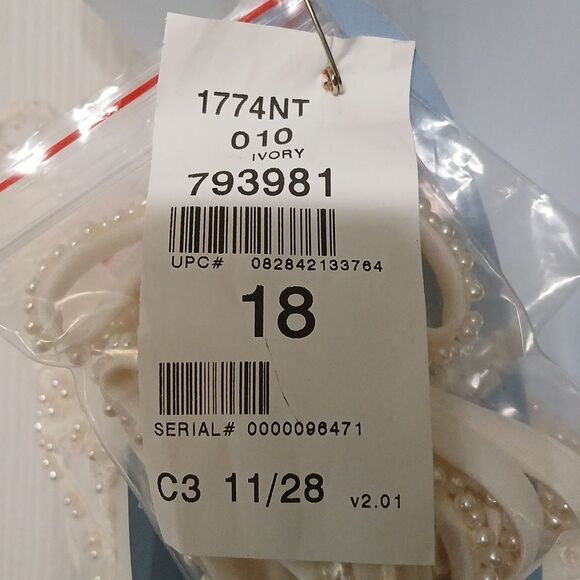 Alfred Angelo 1774NT Ivory  HiLo Lace Wedding Dress and wedding veil  Sz 18 - Picture 11 of 15